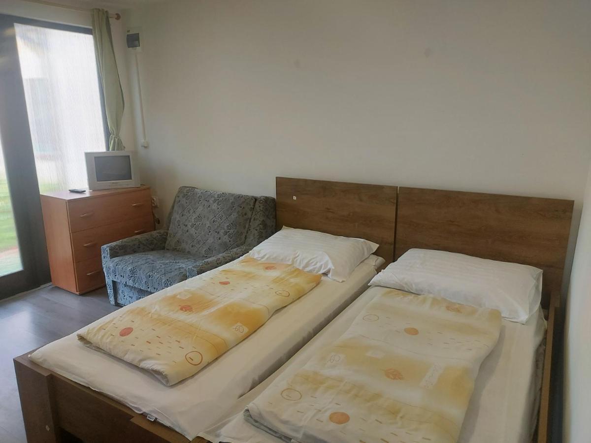 ハイデゥソボスロー Hullam Panzio Bed & Breakfast エクステリア 写真