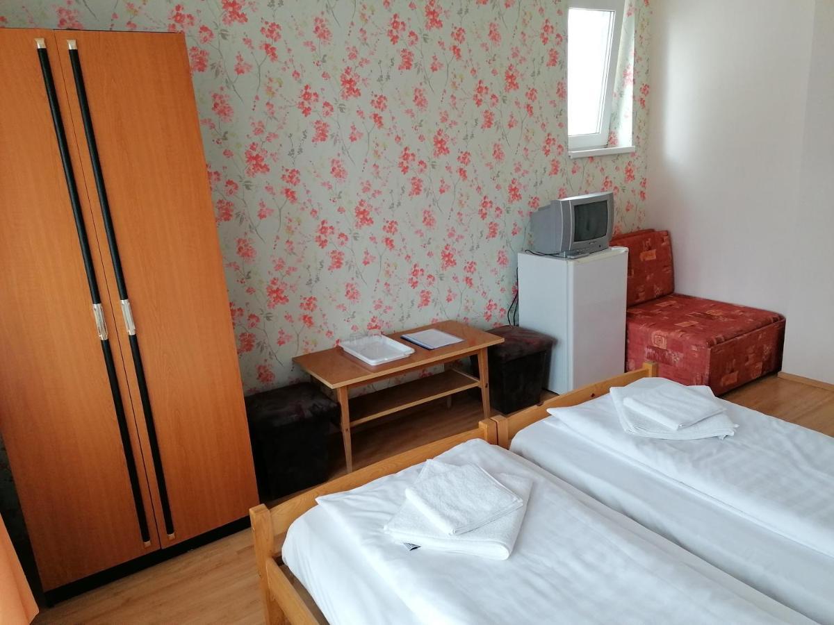 ハイデゥソボスロー Hullam Panzio Bed & Breakfast エクステリア 写真