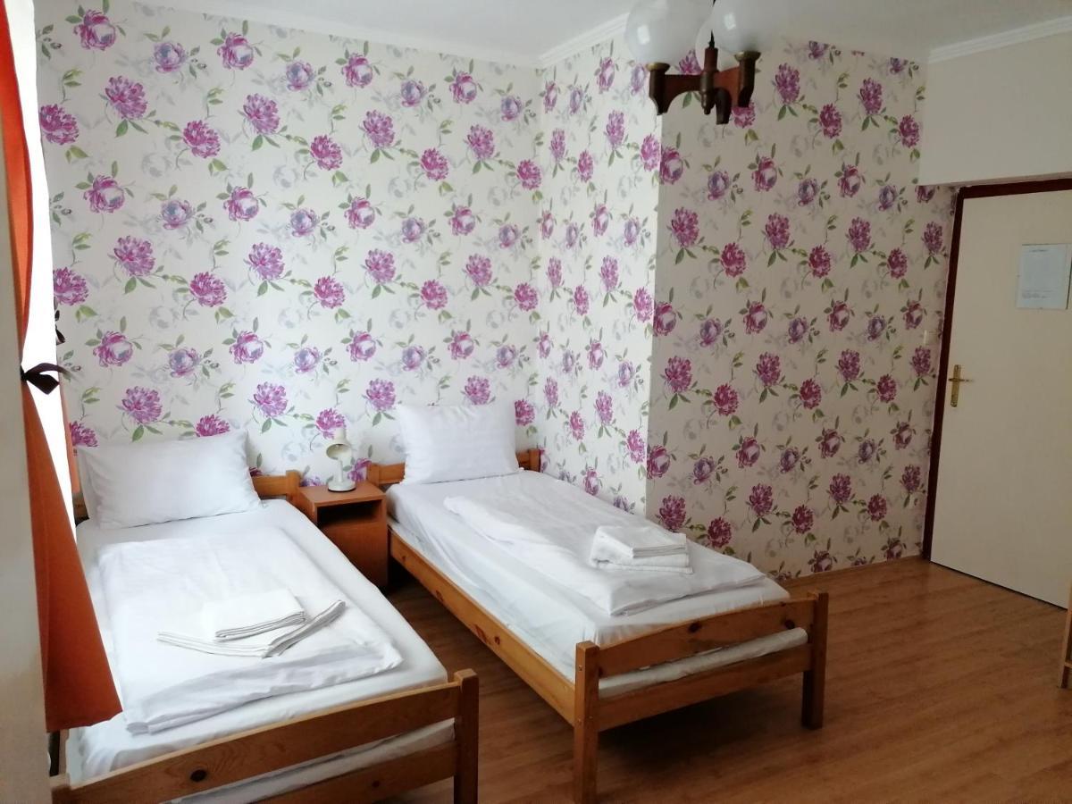 ハイデゥソボスロー Hullam Panzio Bed & Breakfast エクステリア 写真
