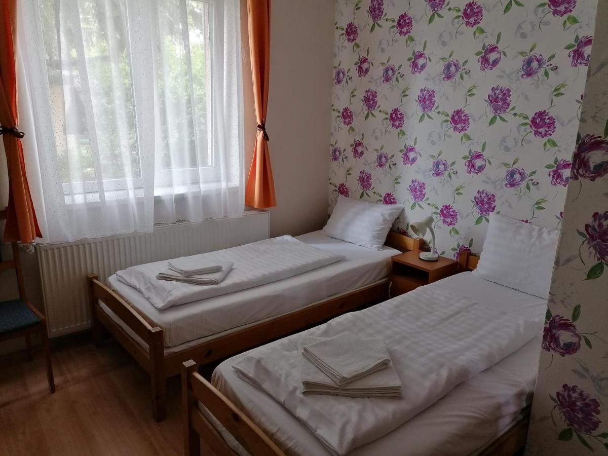 ハイデゥソボスロー Hullam Panzio Bed & Breakfast エクステリア 写真