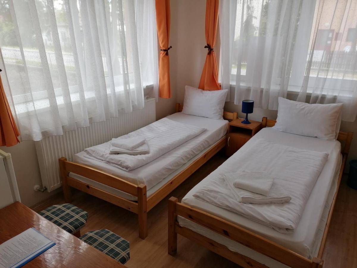 ハイデゥソボスロー Hullam Panzio Bed & Breakfast エクステリア 写真